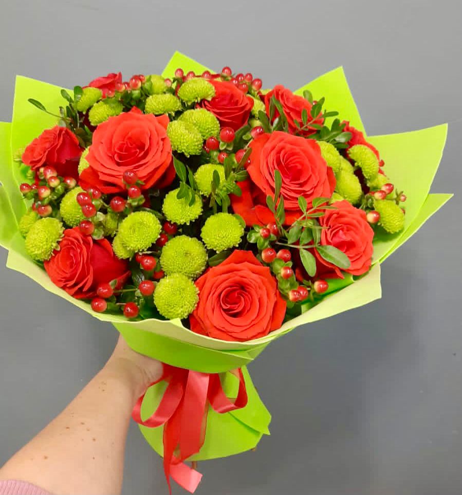 Букет цветов из: Хризантемы и Розы в Раменки