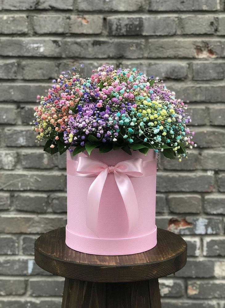 Цветочная композиция из Гипсофила и Розы в шляпной коробке в Раменки