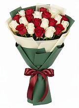 Букет Микс из красных и белых роз в Раменки