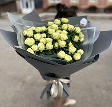 Букет Белые кустовые розы Солинеро в Раменки