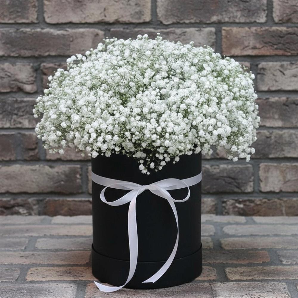 Цветочная композиция из Гипсофила в шляпной коробке в Раменки