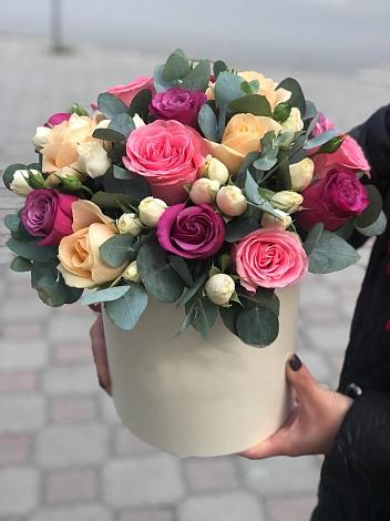 Цветочная композиция из Розы в шляпной коробке в Раменки
