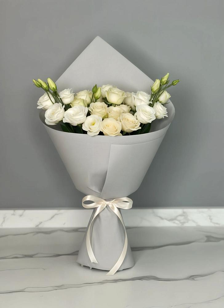 Букет цветов из: Розы и Лизиантусы в Раменки