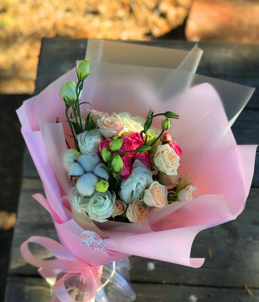 Букет цветов из: Розы и Лизиантусы в Раменки