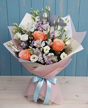 Букет цветов из:  Лизиантусы, Розы, Альстромерии и Гипсофила в Раменки