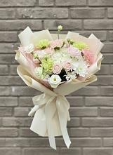 Букет цветов из:  Гвоздики, Розы, Лизиантусы и Хризантемы в Раменки