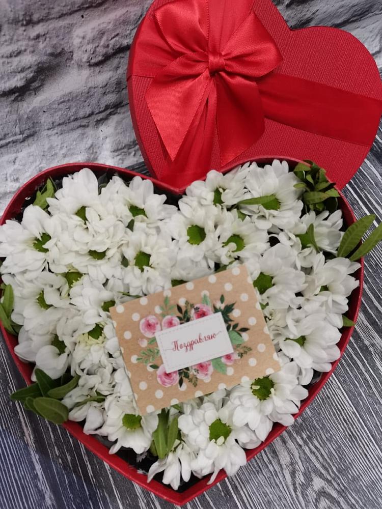 Цветочная композиция из Хризантемы в виде сердца в Раменки