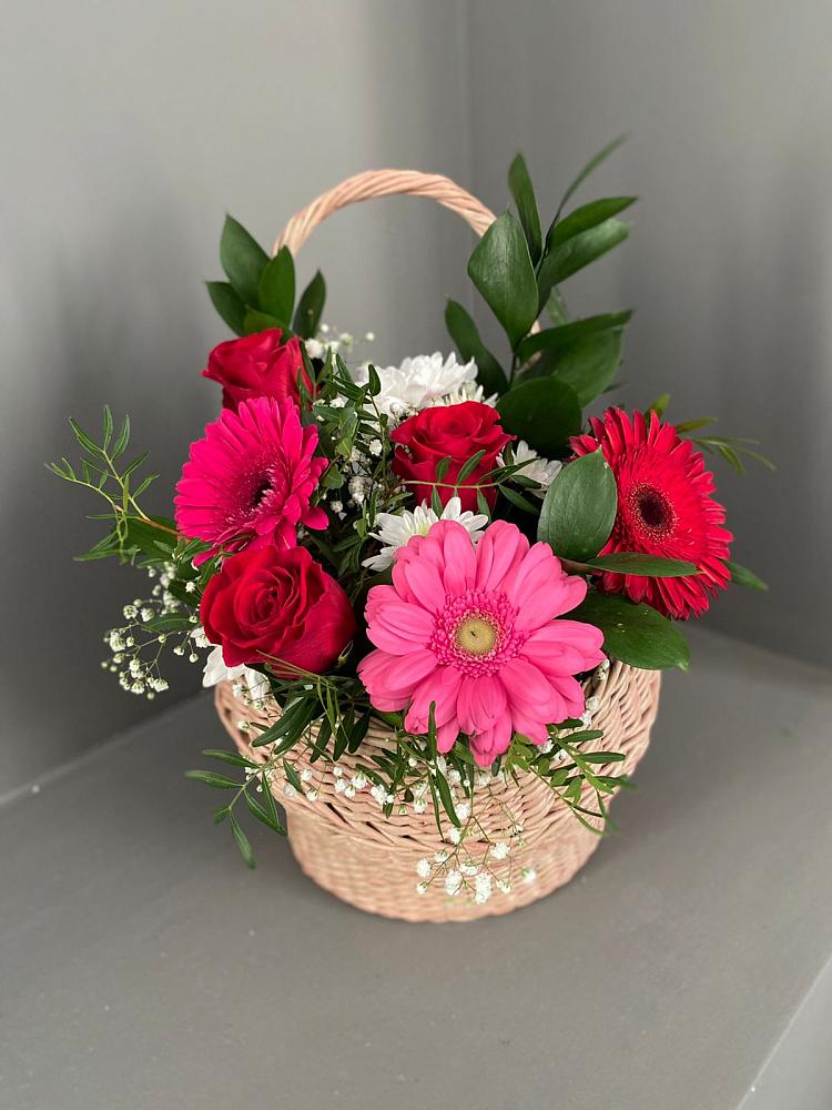 Цветочная композиция из Розы, Хризантемы и Герберы в корзине в Раменки