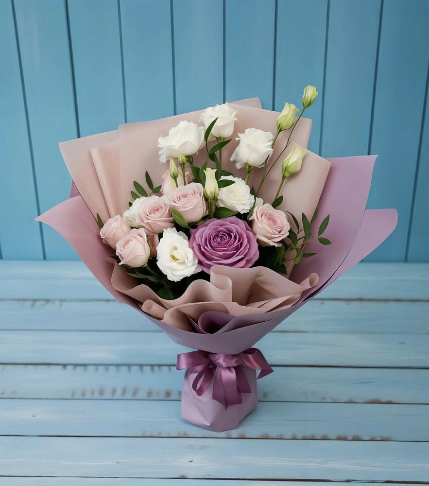 Букет цветов из: Розы и Лизиантусы в Раменки